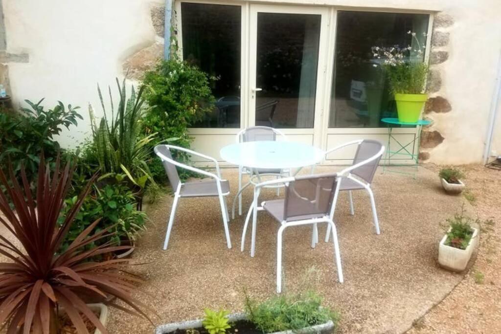 Petit Gite Ou Chambre D'Hotes 2/4 Personnes Buffieres Exterior foto